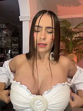 Snapshot of Mau_White chatting on 06-21-26, 01:30 Mau White online show from 06-21-26, 01:30