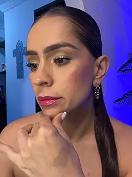 Snapshot of Mau_White chatting on 07-17-26, 12:39 Mau White online show from 07-17-26, 12:39