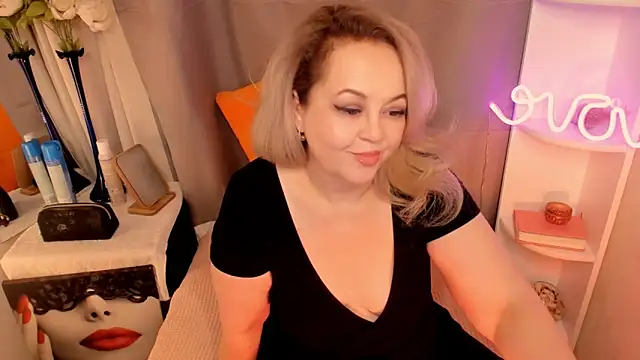 Snapshot of ShannaKingson chatting on 02-06-25, 10:32 ShannaKingson online show from 02-06-25, 10:32