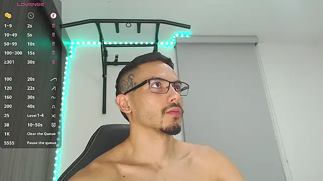 Snapshot of russthiago chatting on 12-19-24, 11:14 russthiago online show from 12-19-24, 11:14