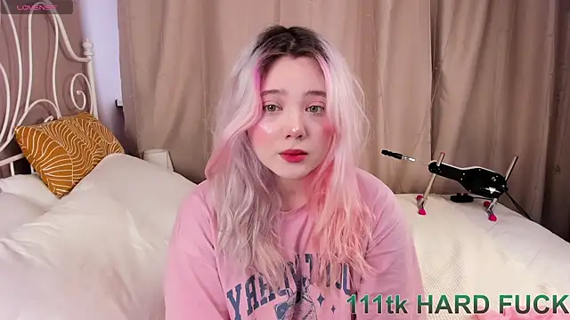 Snapshot of __KawaiiYuki__ chatting on 01-19-25, 08:39   KawaiiYuki   online show from 01-19-25, 08:39