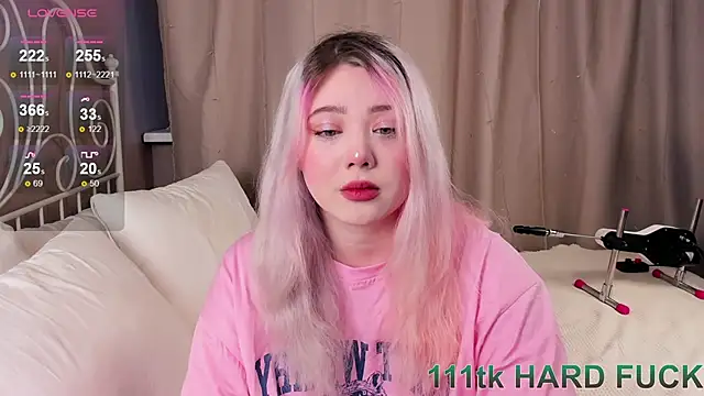 Snapshot of __KawaiiYuki__ chatting on 01-20-25, 08:52   KawaiiYuki   online show from 01-20-25, 08:52