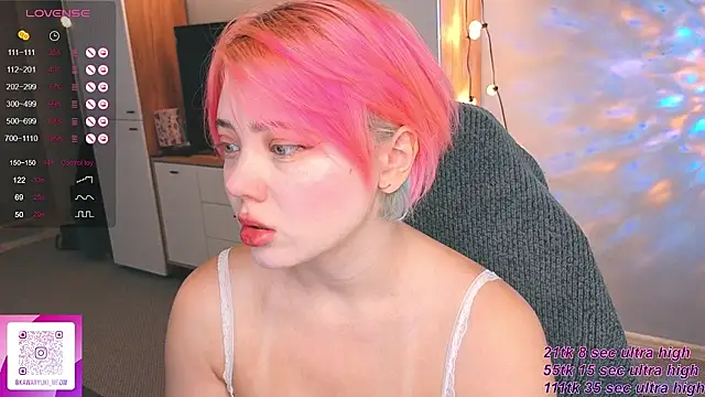 Snapshot of __KawaiiYuki__ chatting on 09-28-25, 04:51   KawaiiYuki   online show from 09-28-25, 04:51