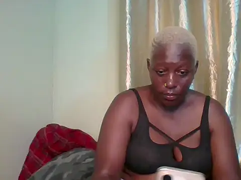 Snapshot of Poisonous_Ivy chatting on 01-12-25, 07:10 Poisonous Ivy online show from 01-12-25, 07:10