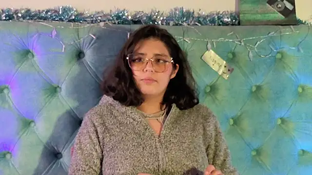 Paola Lyon  online show from 01-10-26, 07:10