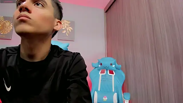 Snapshot of jake_and_joaquin chatting on 02-26-25, 08:33 jake and joaquin online show from 02-26-25, 08:33