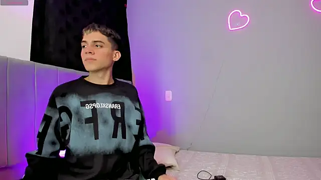 Snapshot of jake_and_joaquin chatting on 03-22-25, 03:41 jake and joaquin online show from 03-22-25, 03:41