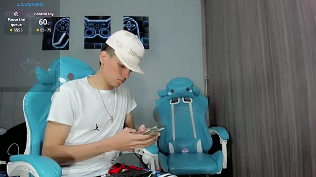 Snapshot of jake_and_joaquin chatting on 10-06-25, 04:10 jake and joaquin online show from 10-06-25, 04:10