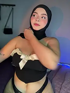 Snapshot of aneesa_darzi chatting on 01-31-25, 09:37 aneesa darzi online show from 01-31-25, 09:37