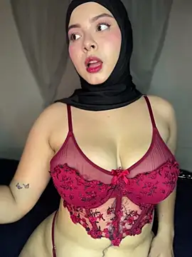 Snapshot of aneesa_darzi chatting on 11-25-25, 05:57 aneesa darzi online show from 11-25-25, 05:57