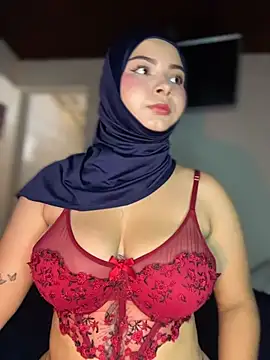 Snapshot of aneesa_darzi chatting on 06-23-26, 05:00 aneesa darzi online show from 06-23-26, 05:00