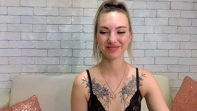 MiaMinx online show from 02-06-25, 01:49