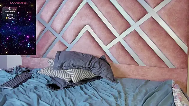 Snapshot of pamela_anderson_ chatting on 12-28-24, 06:17 pamela anderson online show from 12-28-24, 06:17