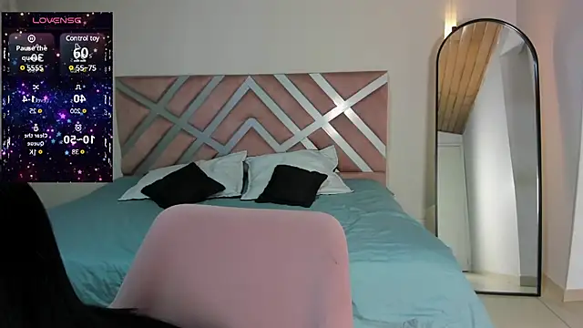 Snapshot of pamela_anderson_ chatting on 01-15-25, 03:43 pamela anderson online show from 01-15-25, 03:43