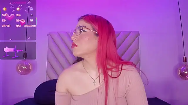 EmmaSwift  online show from 11-11-25, 02:33