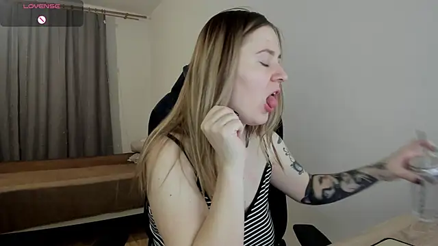 Olivia Munk online show from 03-04-25, 03:55