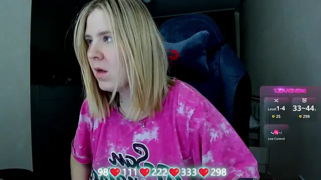 Olivia Munk online show from 04-16-26, 03:51