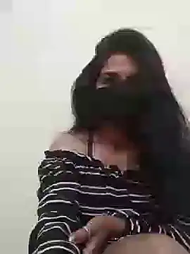 Snapshot of Shuttii_25 chatting on 02-24-25, 06:15 Shuttii 25 online show from 02-24-25, 06:15