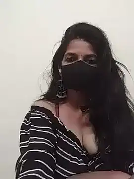 Snapshot of Shuttii_25 chatting on 03-07-25, 08:34 Shuttii 25 online show from 03-07-25, 08:34