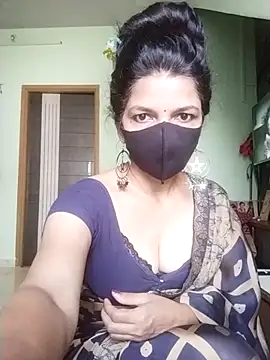 Snapshot of Shuttii_25 chatting on 10-13-25, 05:18 Shuttii 25 online show from 10-13-25, 05:18