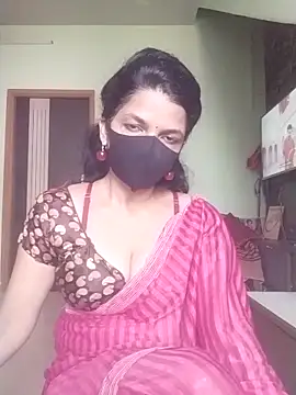 Snapshot of Shuttii_25 chatting on 10-14-25, 04:35 Shuttii 25 online show from 10-14-25, 04:35