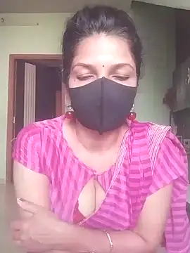 Snapshot of Shuttii_25 chatting on 11-12-25, 04:24 Shuttii 25 online show from 11-12-25, 04:24