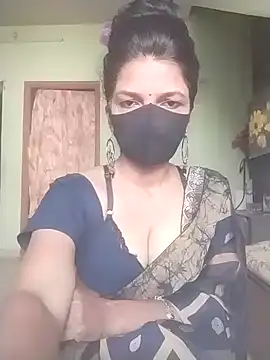 Snapshot of Shuttii_25 chatting on 11-17-25, 04:29 Shuttii 25 online show from 11-17-25, 04:29