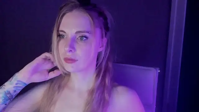 Snapshot of Aqualen chatting on 03-19-25, 09:37 Aqualen online show from 03-19-25, 09:37