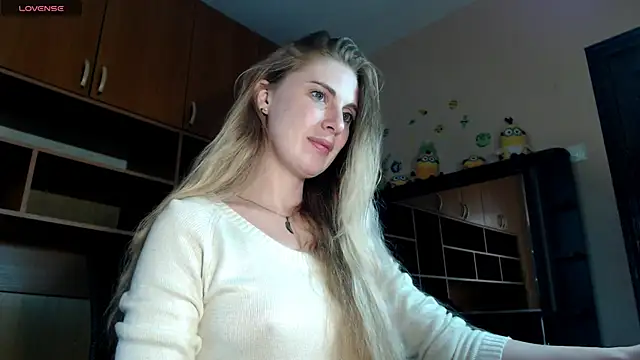 Snapshot of Aqualen chatting on 10-08-25, 12:36 Aqualen online show from 10-08-25, 12:36