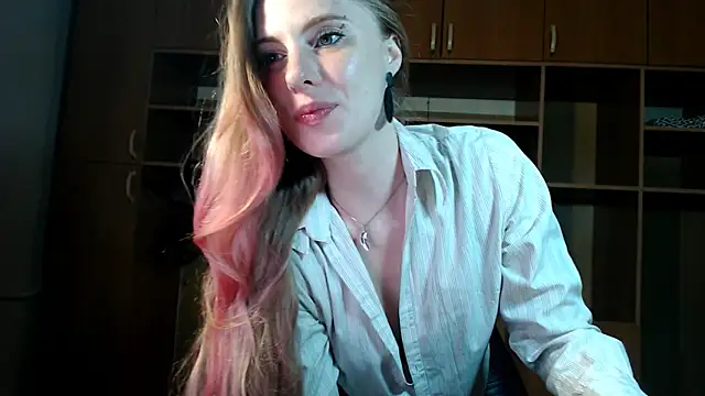 Snapshot of Aqualen chatting on 10-19-25, 11:44 Aqualen online show from 10-19-25, 11:44