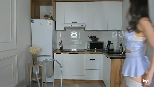 missliiaa online show from 04-12-26, 02:11