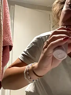 Snapshot of BabyNila chatting on 09-27-25, 07:57 BabyNila online show from 09-27-25, 07:57