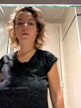 Snapshot of BabyNila chatting on 10-09-25, 05:27 BabyNila online show from 10-09-25, 05:27