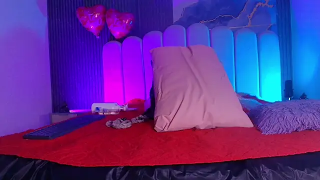 jones maddy  online show from 02-25-26, 11:53