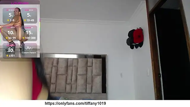 Snapshot of tiffany__pink chatting on 02-18-26, 07:10 tiffany pink online show from 02-18-26, 07:10