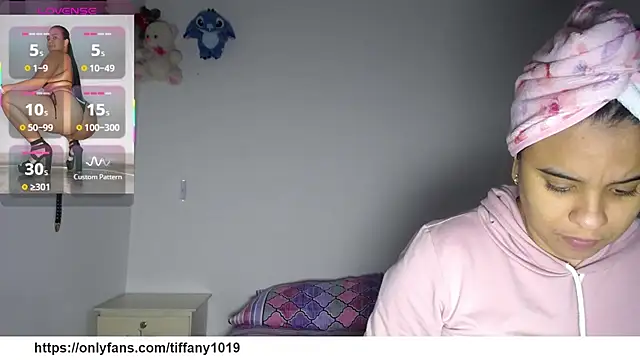 Snapshot of tiffany__pink chatting on 02-24-26, 01:25 tiffany pink online show from 02-24-26, 01:25