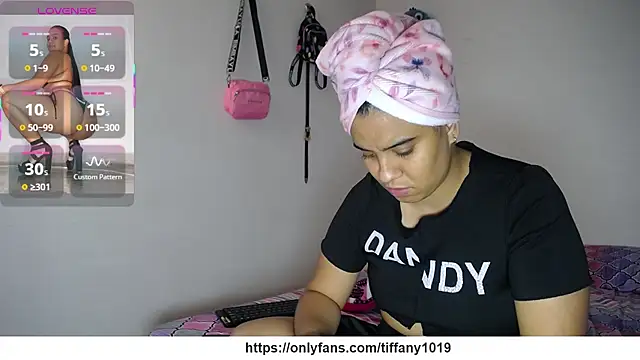 Snapshot of tiffany__pink chatting on 02-26-26, 08:19 tiffany pink online show from 02-26-26, 08:19