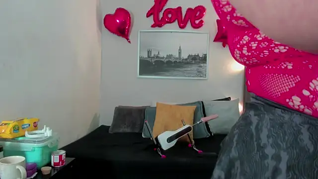 Cheryl JONES online show from 03-11-26, 04:35