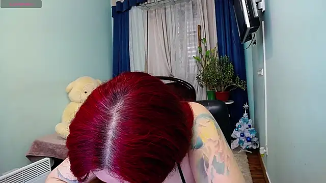 Snapshot of NikaLee chatting on 12-24-24, 08:33 NikaLee online show from 12-24-24, 08:33