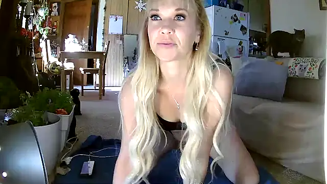 lyra rose online show from 12-21-25, 06:04