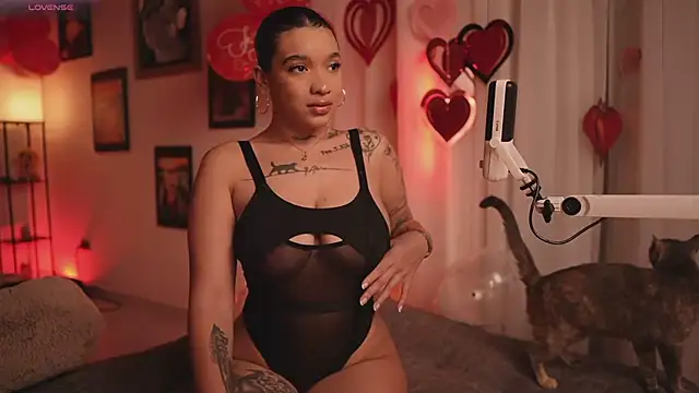 HannahW  online show from 02-18-26, 10:06