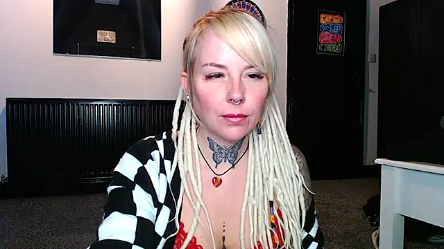 pixiedreadx online show from 11-22-25, 01:43