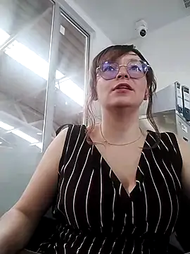 Snapshot of ERIS666 chatting on 03-20-25, 04:20 ERIS666 online show from 03-20-25, 04:20