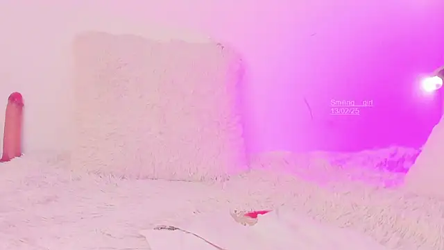 smiling  girl2 online show from 02-13-25, 09:38