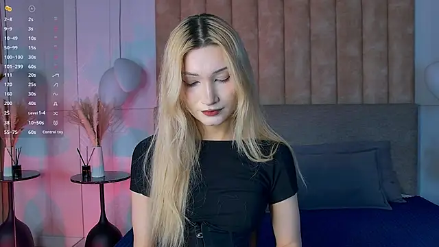 CarolReeves online show from 11-18-25, 06:18