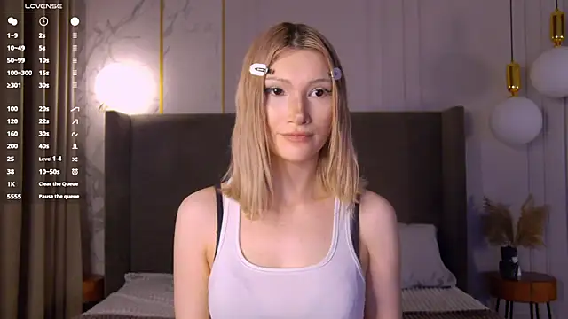 Snapshot of CarolReeves chatting on 07-02-26, 04:57 CarolReeves online show from 07-02-26, 04:57