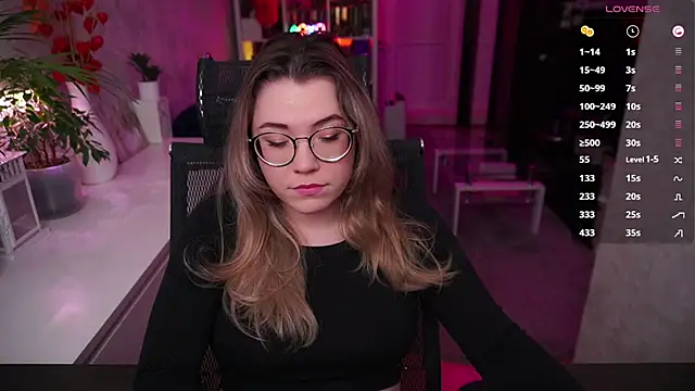 Snapshot of RemyCute chatting on 02-13-26, 05:31 RemyCute online show from 02-13-26, 05:31