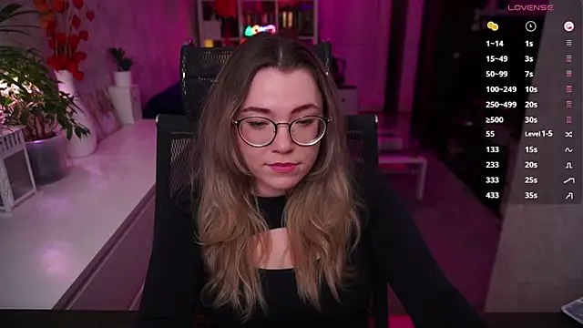 Snapshot of RemyCute chatting on 02-19-26, 04:03 RemyCute online show from 02-19-26, 04:03