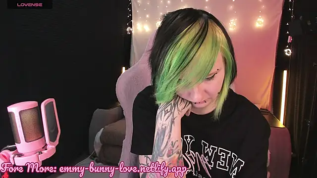 EmmyBunny online show from 10-26-25, 02:45