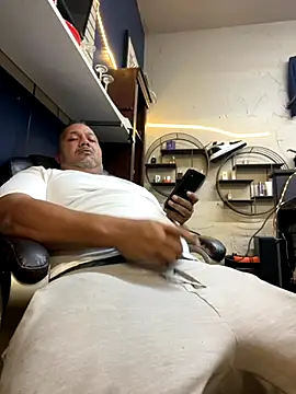 bigzae82 online show from 10-01-25, 07:25